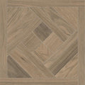 Azulejo cerámico tipo madera con diseño geométrico en tonos marrón, ideal para piso.