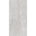 Piso de cerámica gris claro con textura marmoleada para interiores y baños