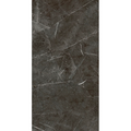 Piso porcelanato gris oscuro con vetas blancas, acabado tipo mármol, ideal para interiores